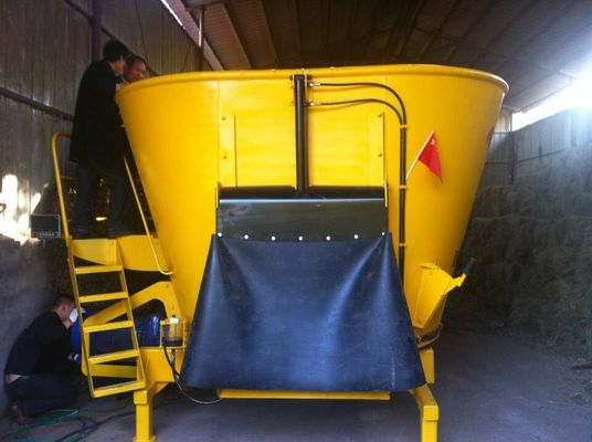 フル オートマチックの4-8 M3縦牛はTMRのミキサー機械に黄色く赤い色に与える